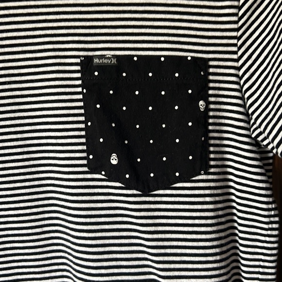 Hurley size large, black and white T-shirt - Picture 3 of 4